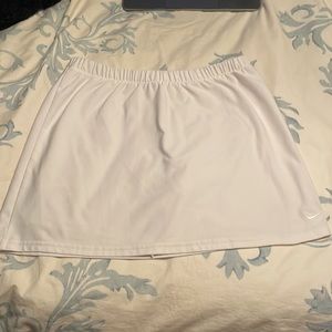 NIKE DRI-FIT White Tennis Skirt with Built-in Shorts, so comfortable, Medium